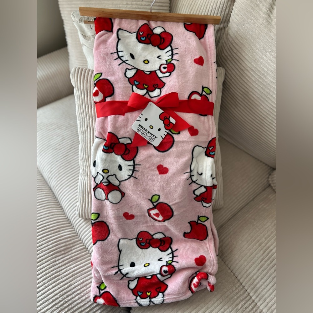 Hello Kitty Apple Blanket
